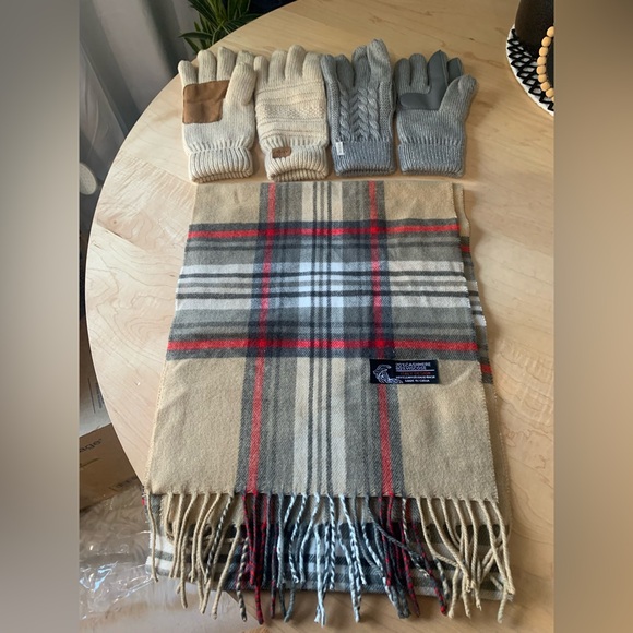 Scarf (20% cashmere) and 2 pair of gloves - Picture 1 of 6